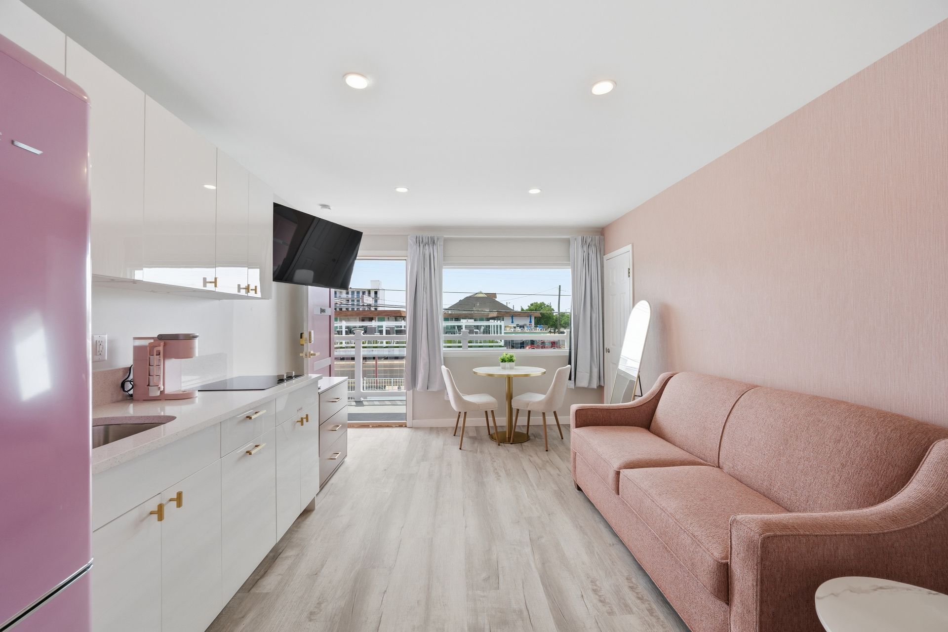 Deluxe Family Studio Room
