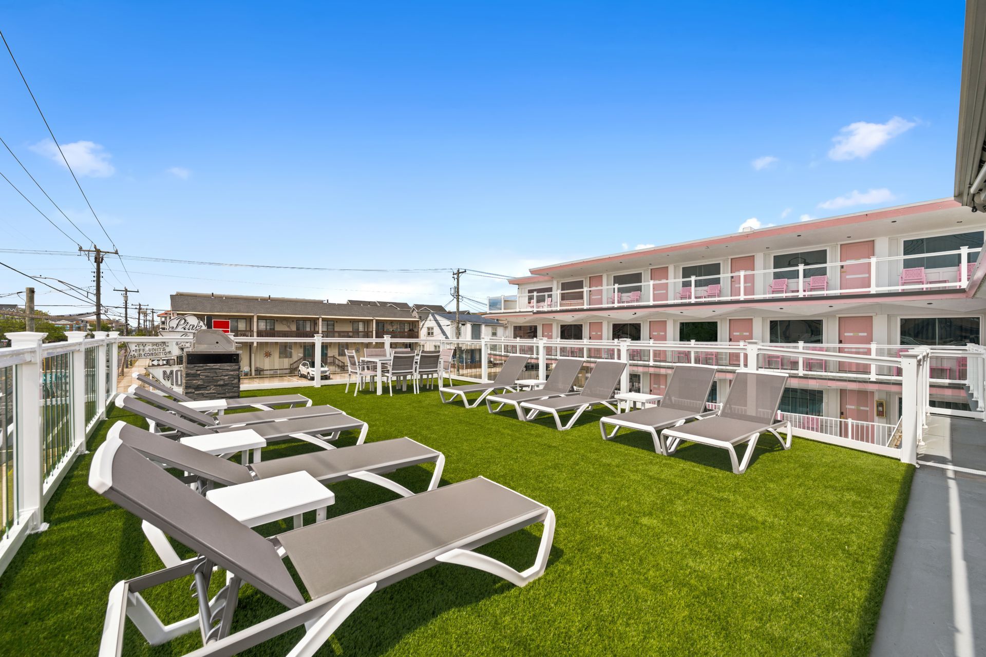 Sundeck at Pink Champagne
