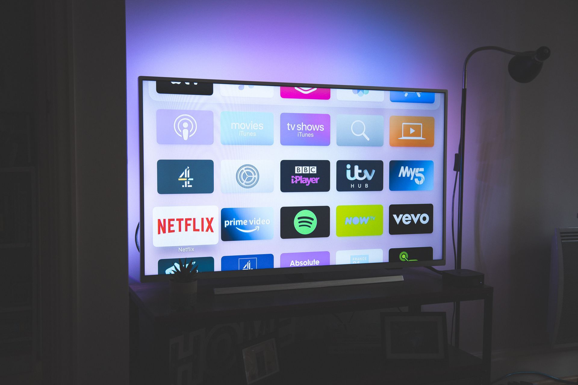 Connect tv screen with apps on screen