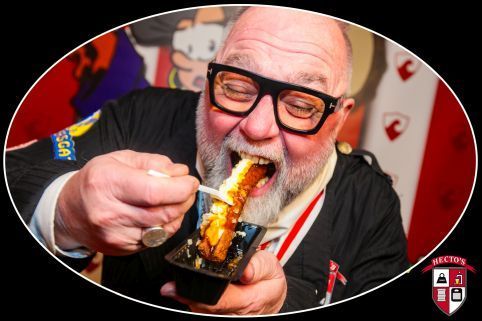 Een logo voor hecto's heeft een schild met een gewicht van 100kg erop