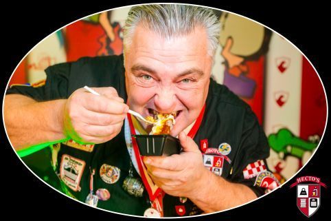 Een logo voor hecto's heeft een schild met een gewicht van 100kg erop