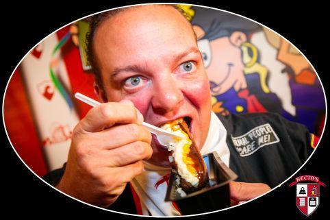 Een logo voor hecto's heeft een schild met een gewicht van 100kg erop