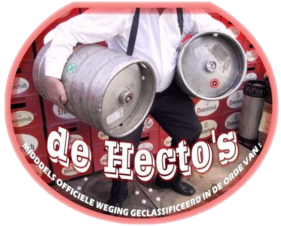 Een man houdt twee vaten vast voor een bord waarop staat de hecto