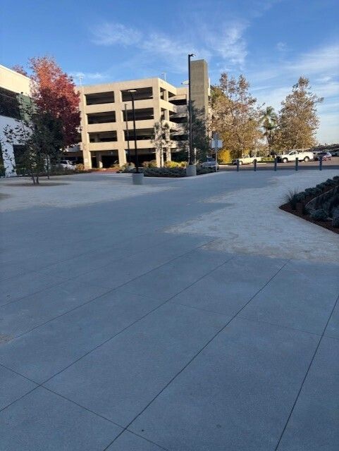 A parking garage with cars parked in front of it