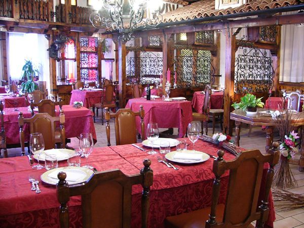 Sala rossa ristorante 2