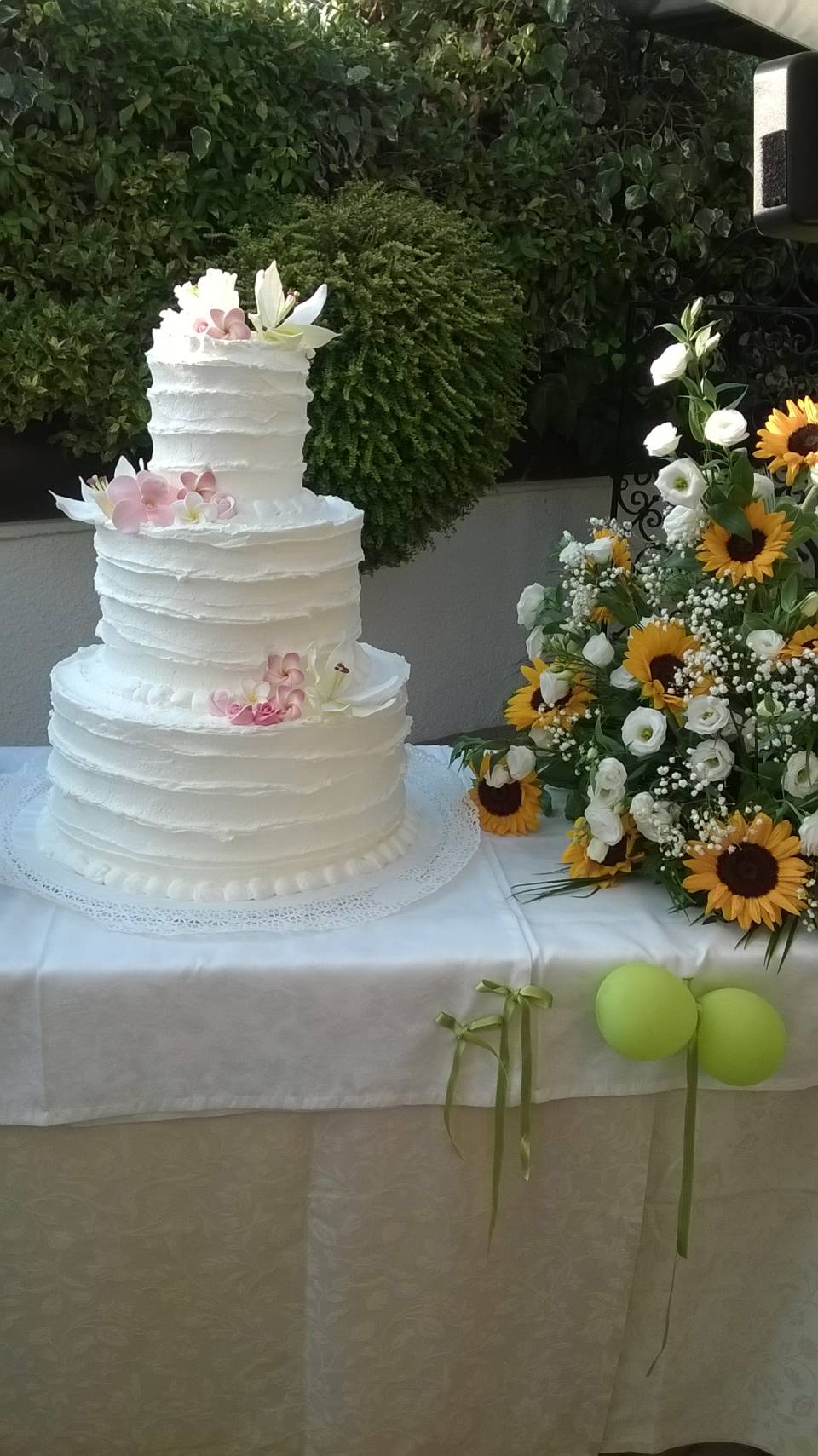 Torta nuziale fiori rosa