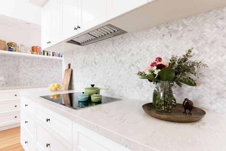 piano cucina e rivestimenti in marmo