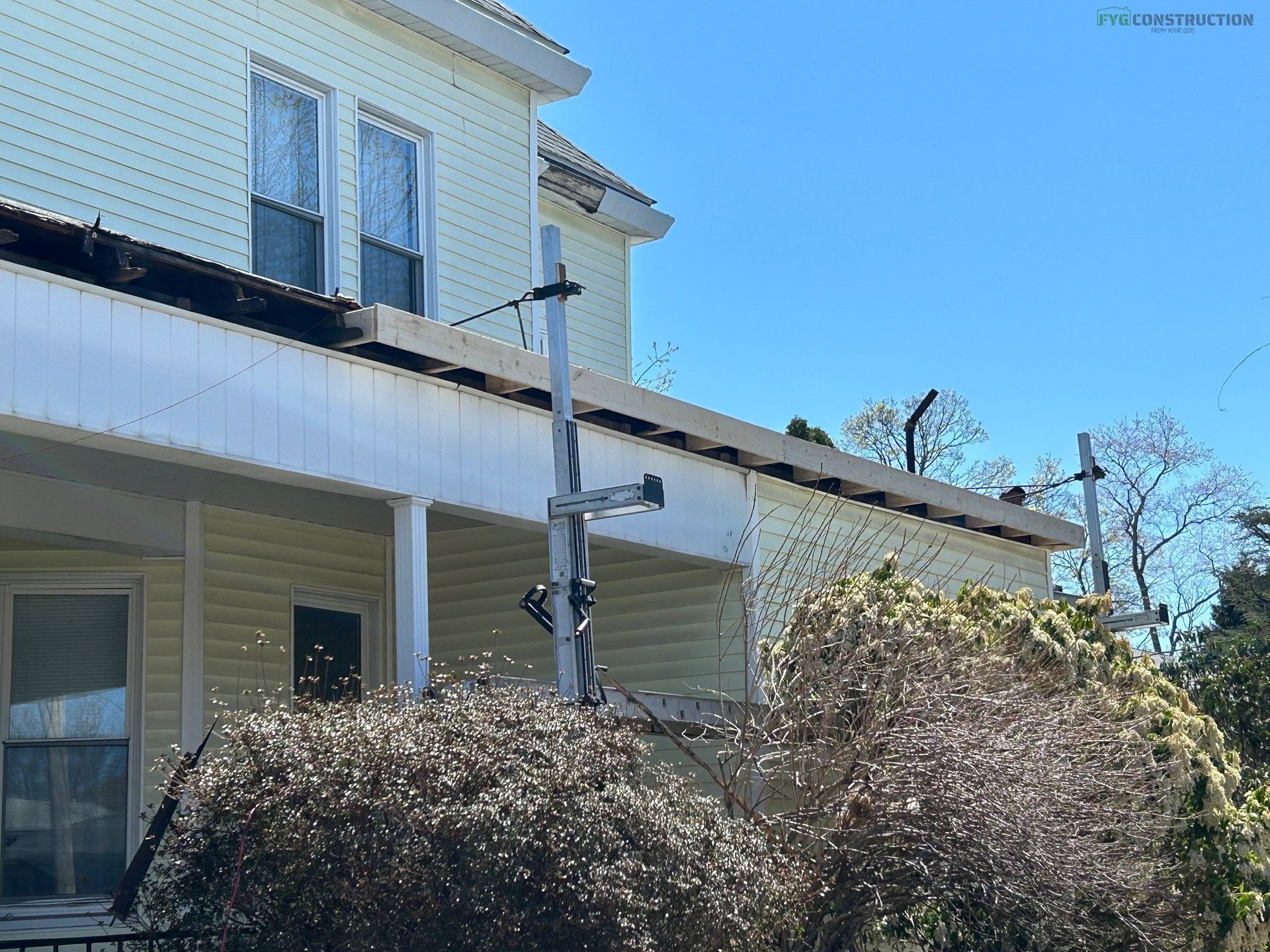 South Kingstown roofers repairing roof