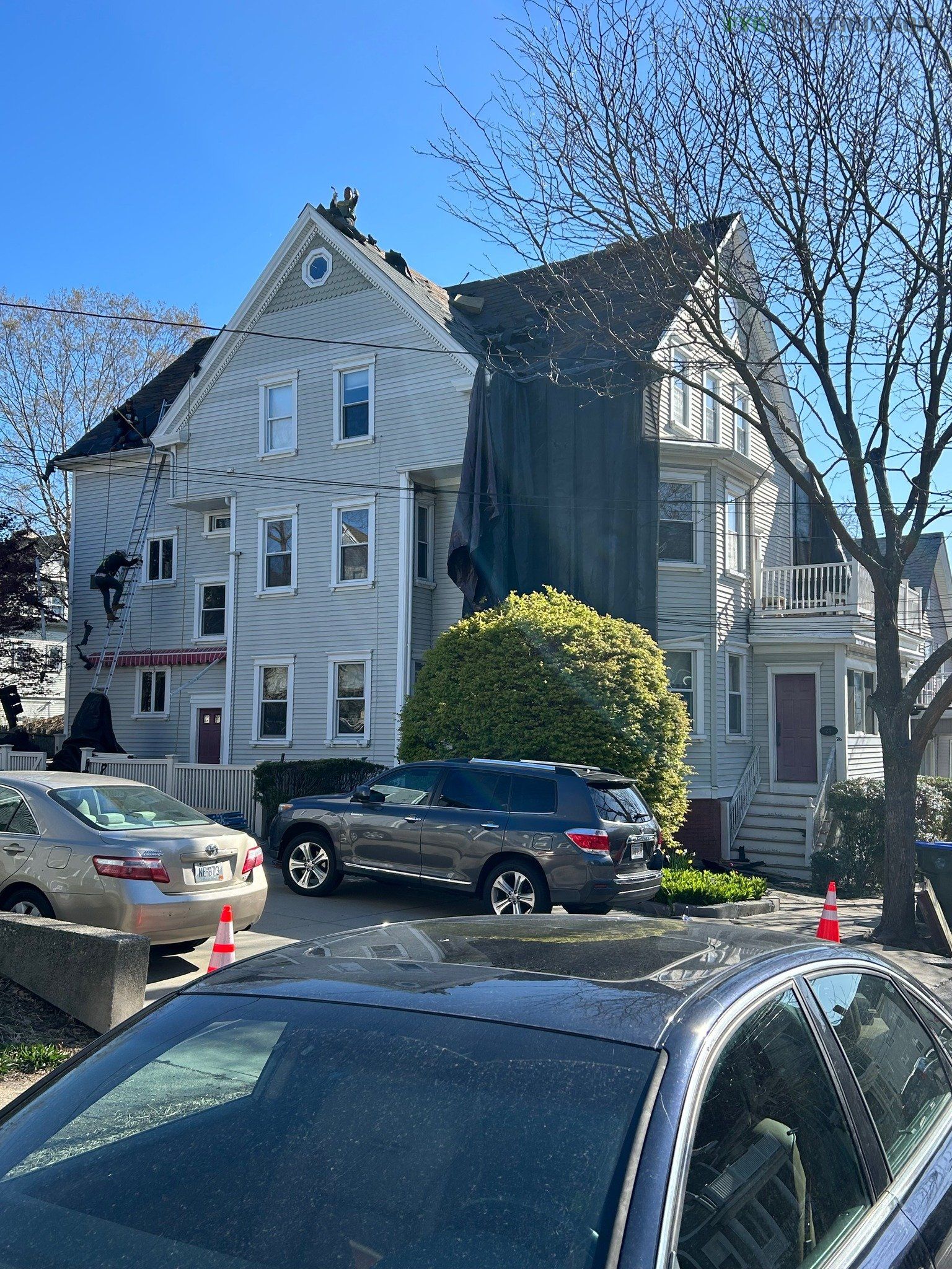 South Kingstown contractors fixing roof panels