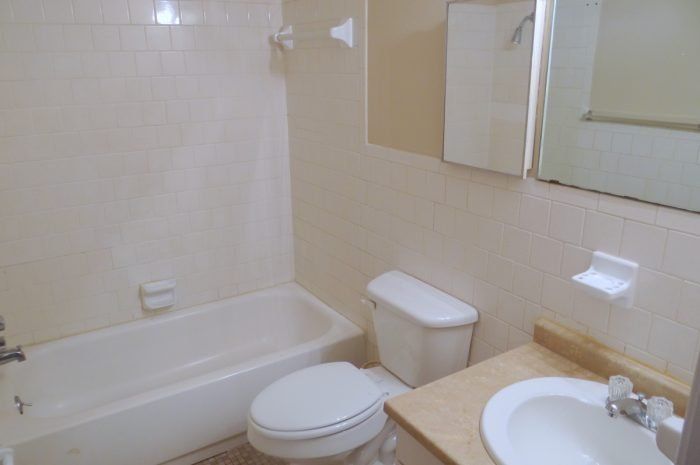Bathroom in Trafalgar Apartments