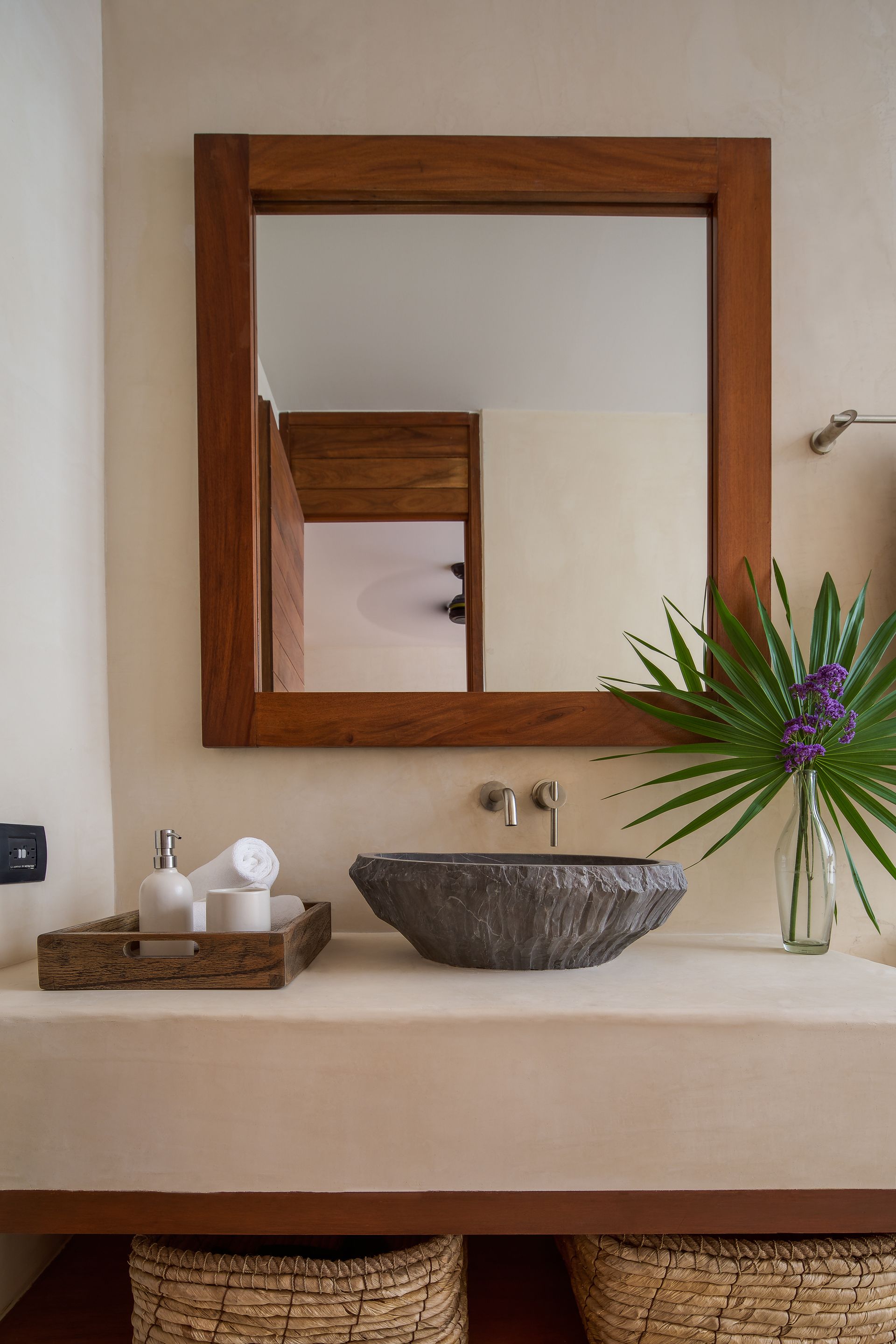 A bathroom with a sink and a mirror.