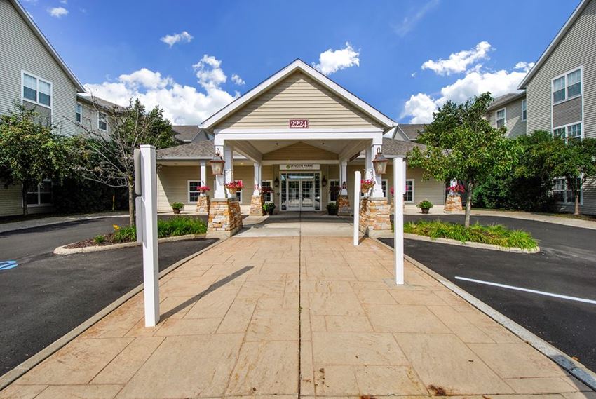 Lynden Parke Apartments Entrance