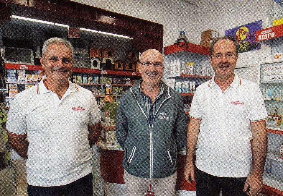 staff in negozio di zootecnica
