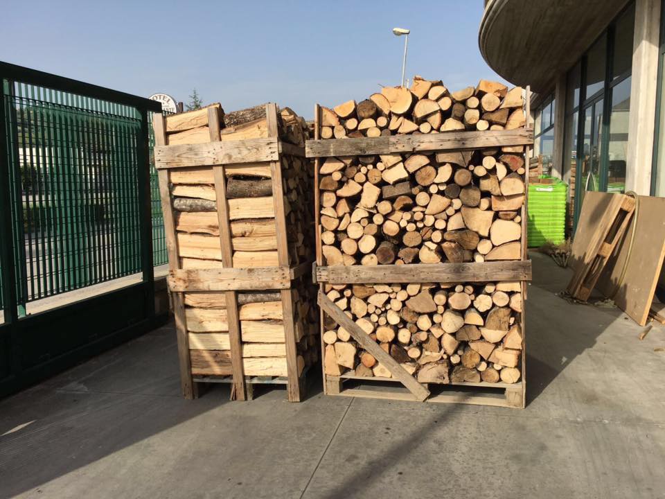 deposito di legna da ardere