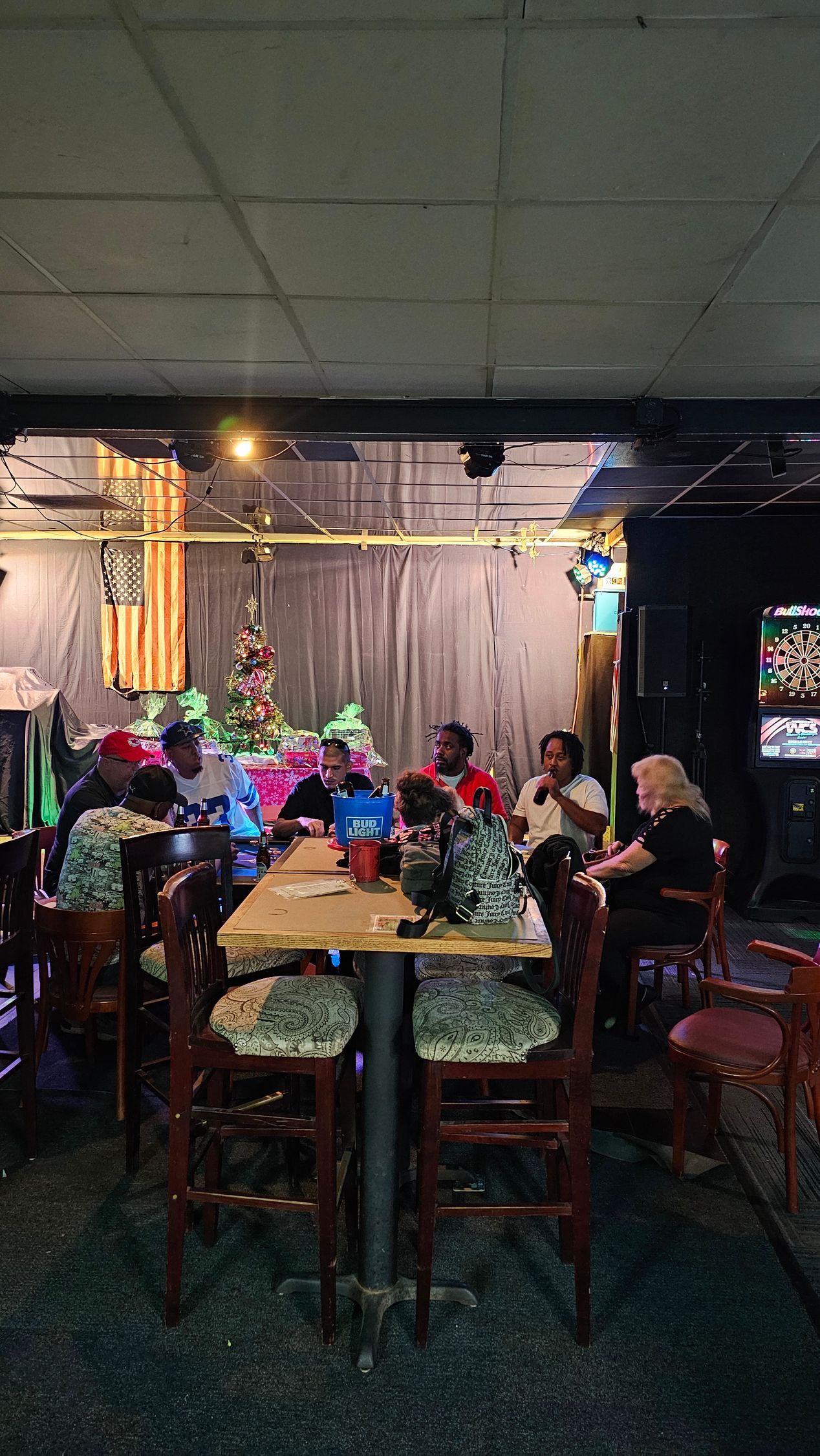 A group of people are sitting at tables in a restaurant.