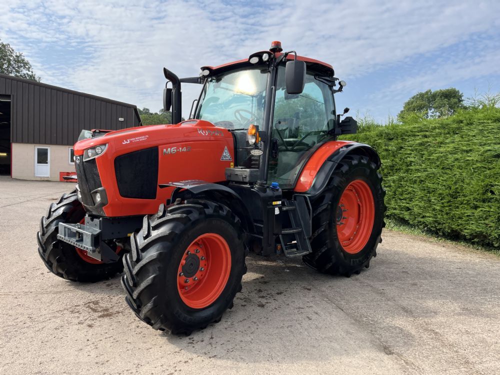 Kubota M6-142