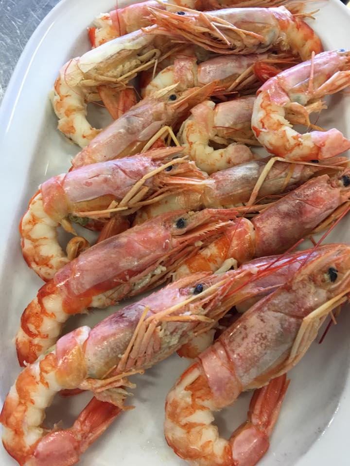 mazzancolle servite in ristorante di pesce a Treviso e provincia
