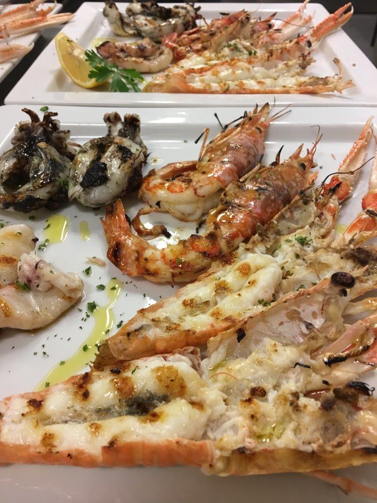 scampi e gamberi alla griglia serviti in ristorante di pesce a Treviso e provincia