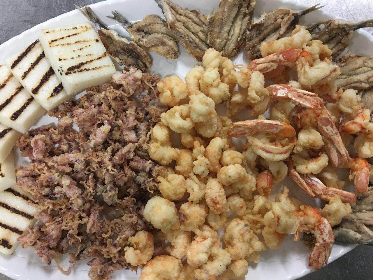 frittura di pesce misto di un ristorante di pesce a Treviso e provincia
