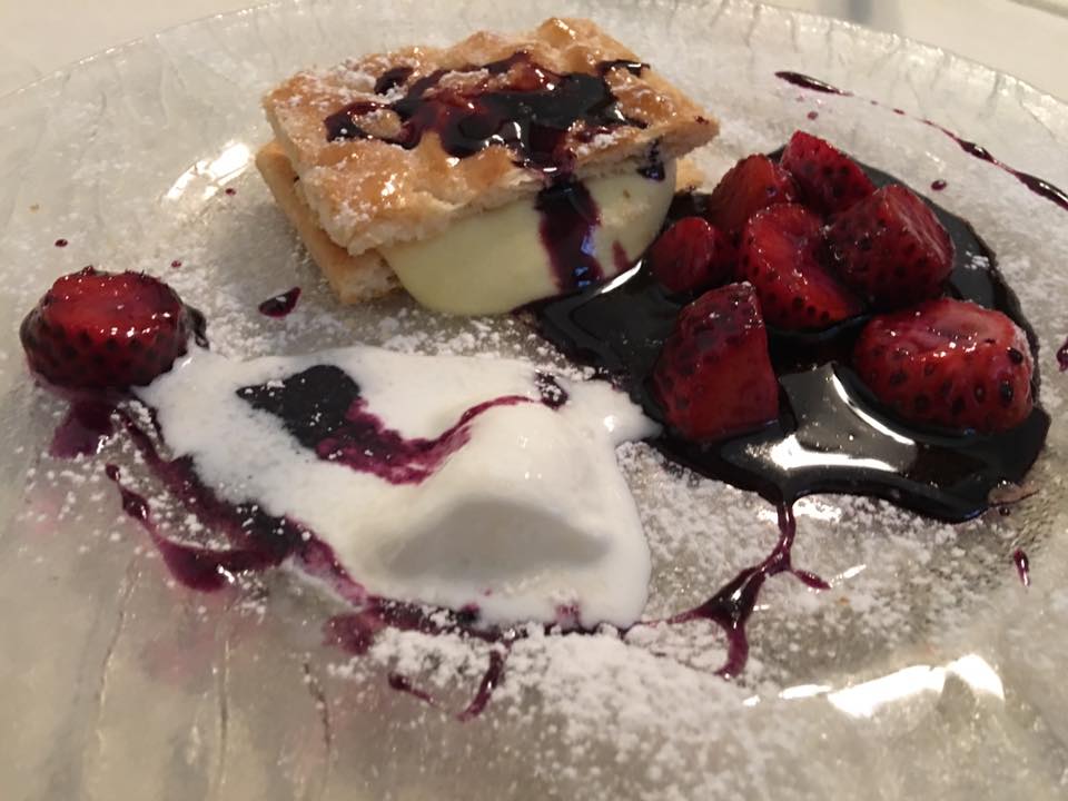 frutta con gelato servita in ristorante di pesce a Treviso e provincia