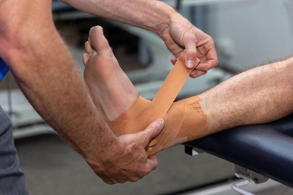 Strapping :: Wamberal Physiotherapy