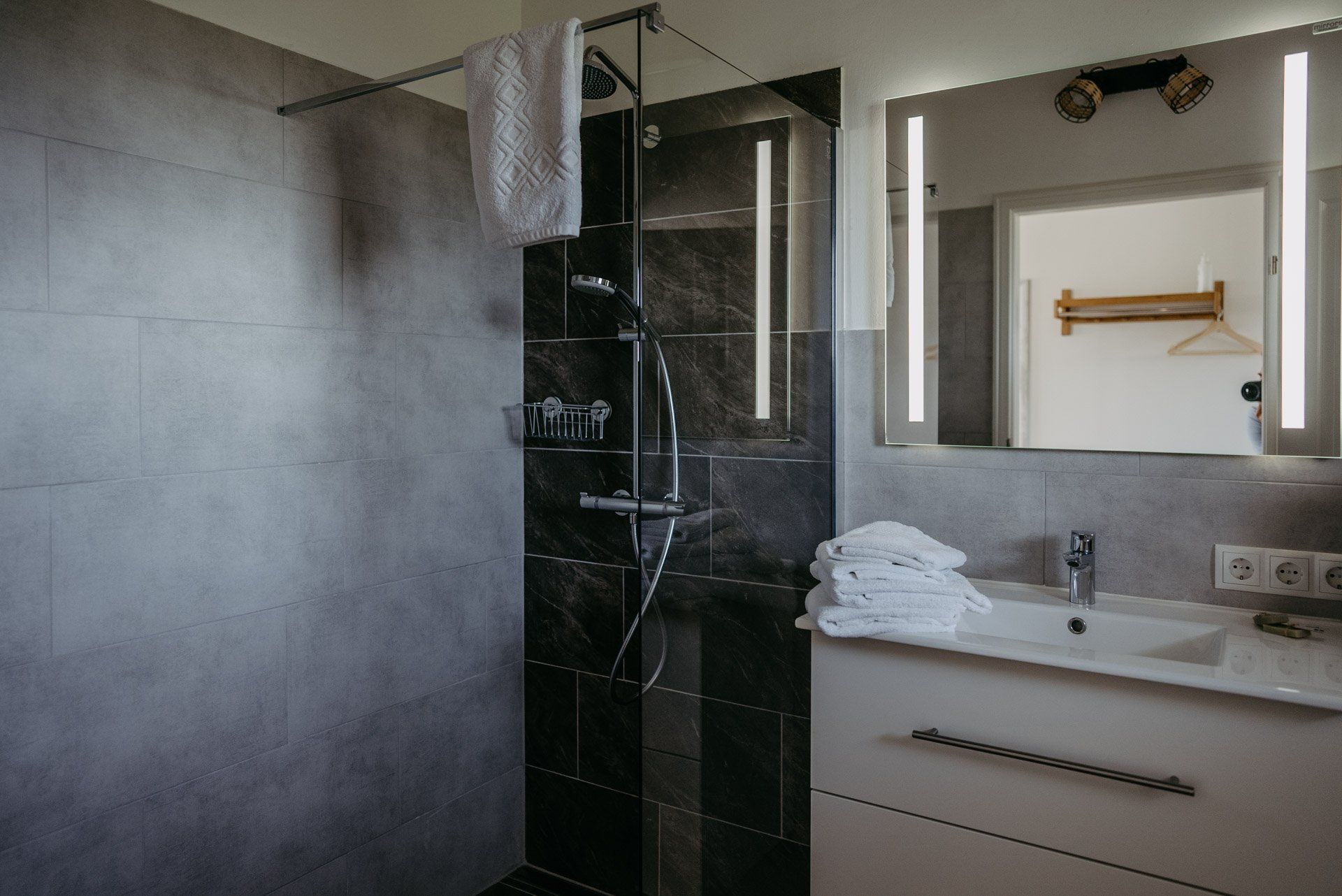 Badezimmer mit Dusche