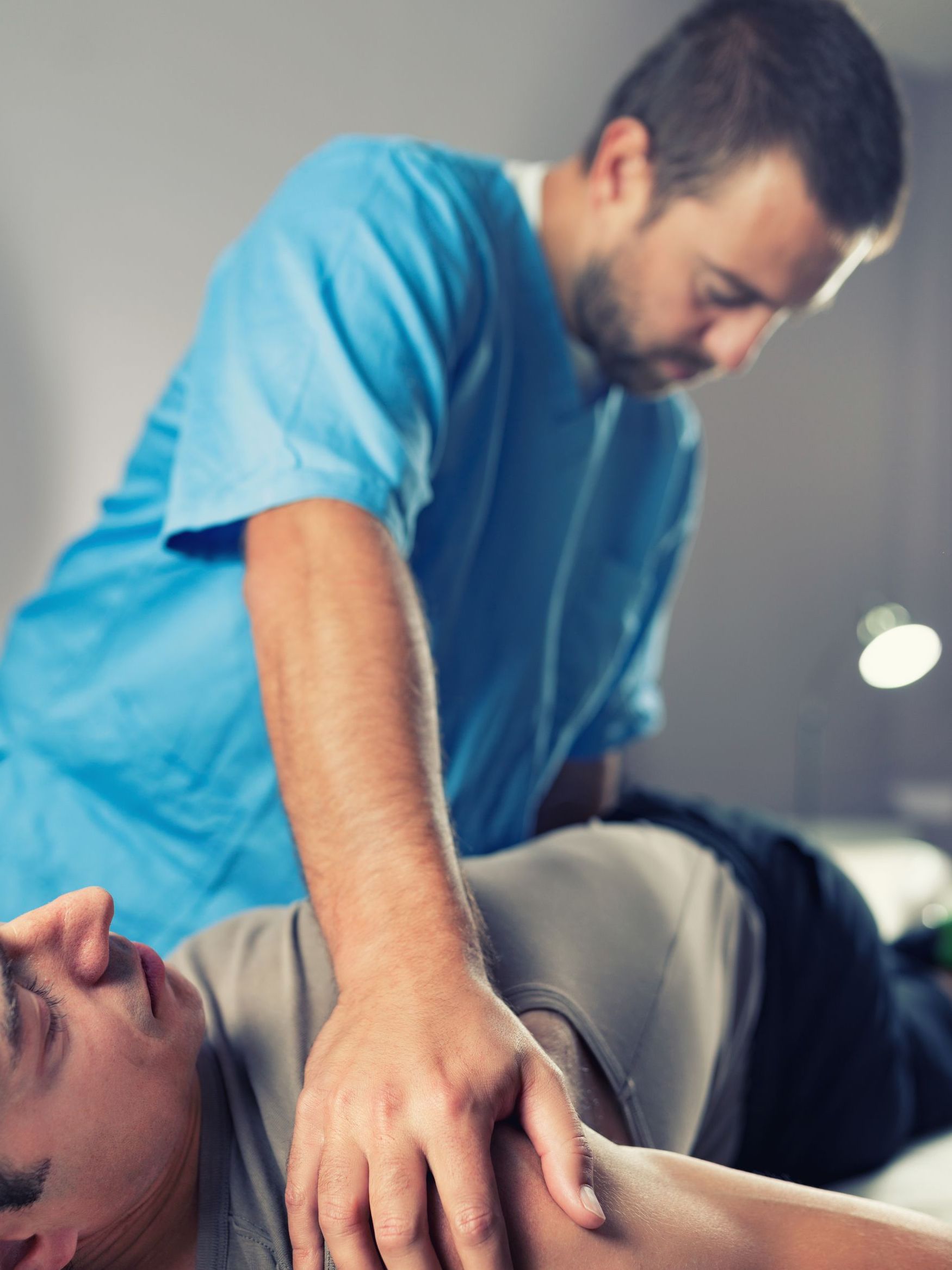 chiropractor performing treatment