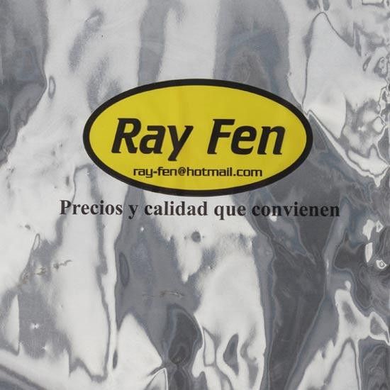 Logotipo de Ray Fen, óvalo amarillo con texto y dirección de correo electrónico en negro, sobre un fondo plateado reflectante, con la leyenda 