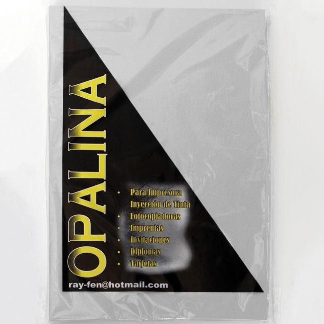 Paquete de papel Opalina gris con logotipo negro y amarillo.