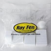 Muestras de producto en bolsas blancas con el logotipo y el texto 