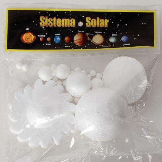 Kit de modelo del sistema solar con planetas y sol de espuma en una bolsa de plástico.