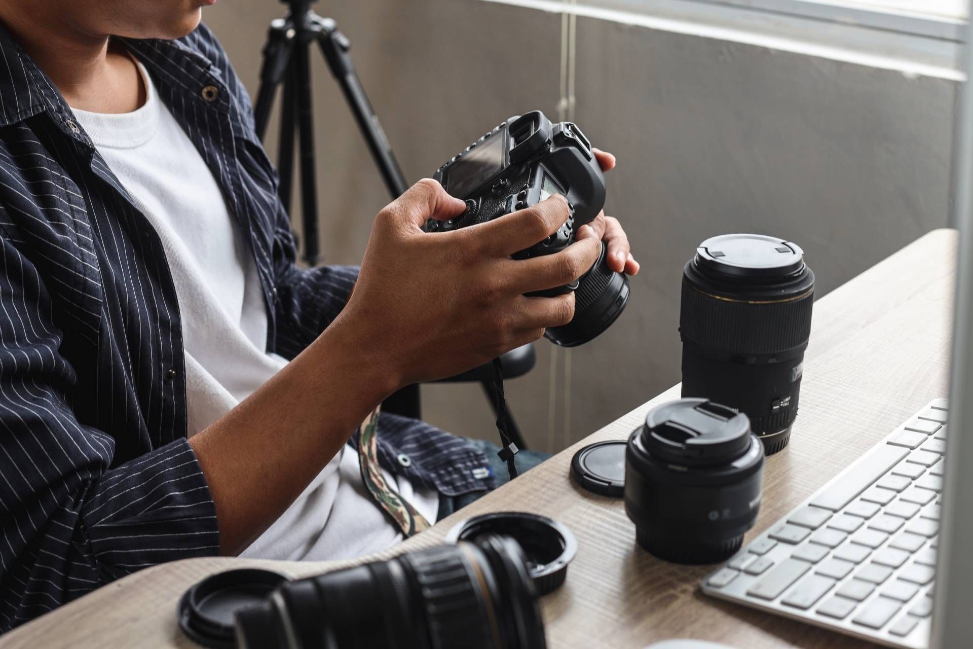 photographer selecting the photos

