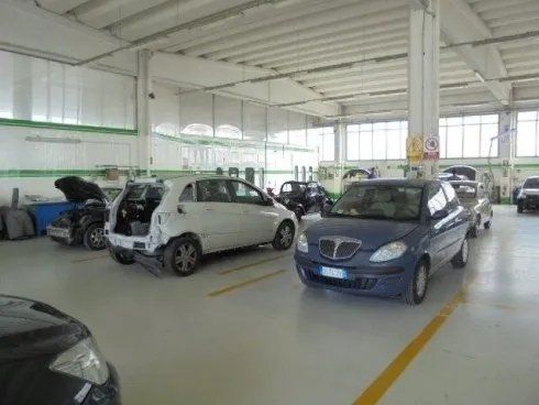 Officina per la riparazione di auto