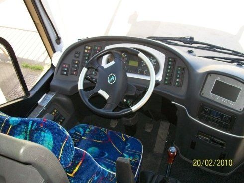 Posto conducente di un pullman gran turismo