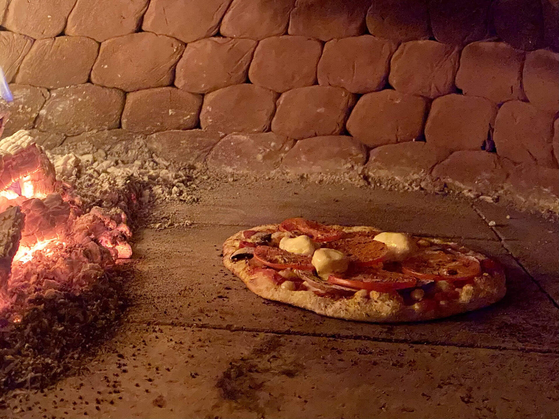 WegelinOfen Pizza- und Holzbackofen aus Lehm