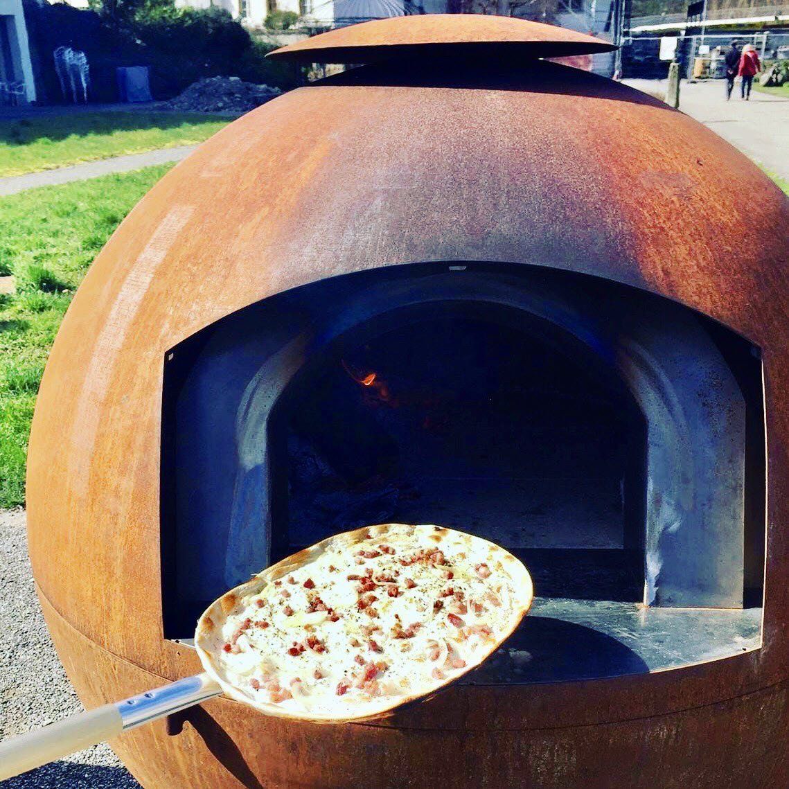 Gartenbau und Gartengestaltung Flammkuchen Pizzaofen