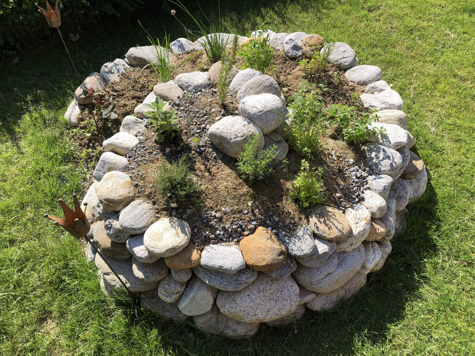 Gartenbau und Gartengestaltung mit Kräuterspirale