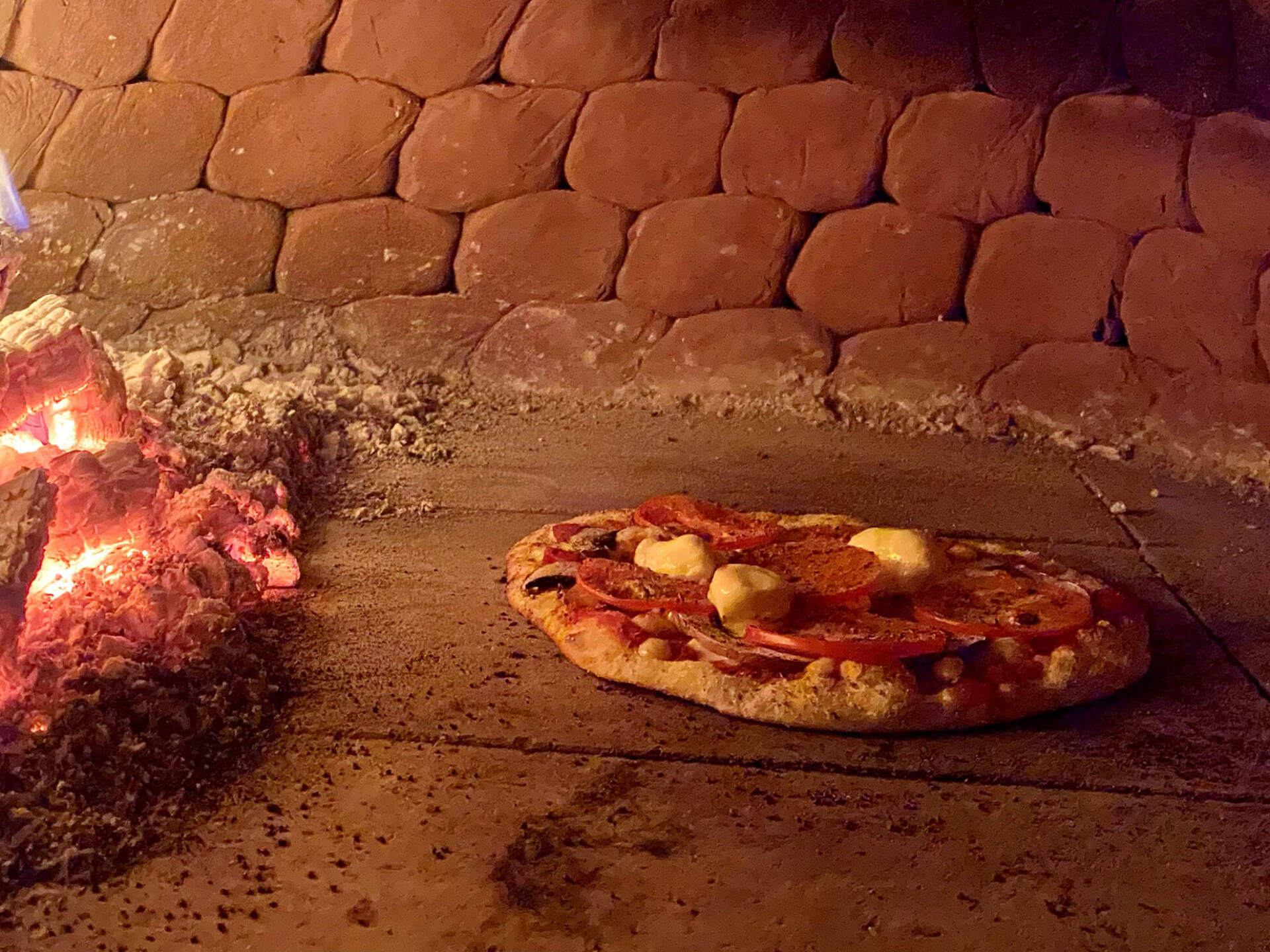 WegelinOfen Pizza- und Holzbackofen aus Lehm