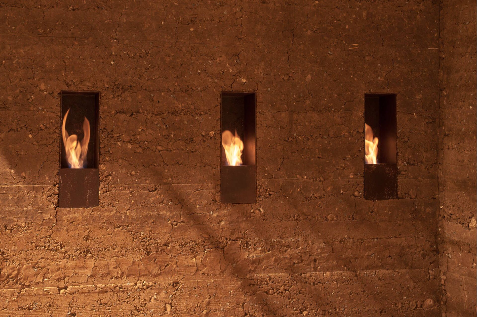 Gartenbau und Gartengestaltung Stampflehm Ethanolfeuer-Nischen