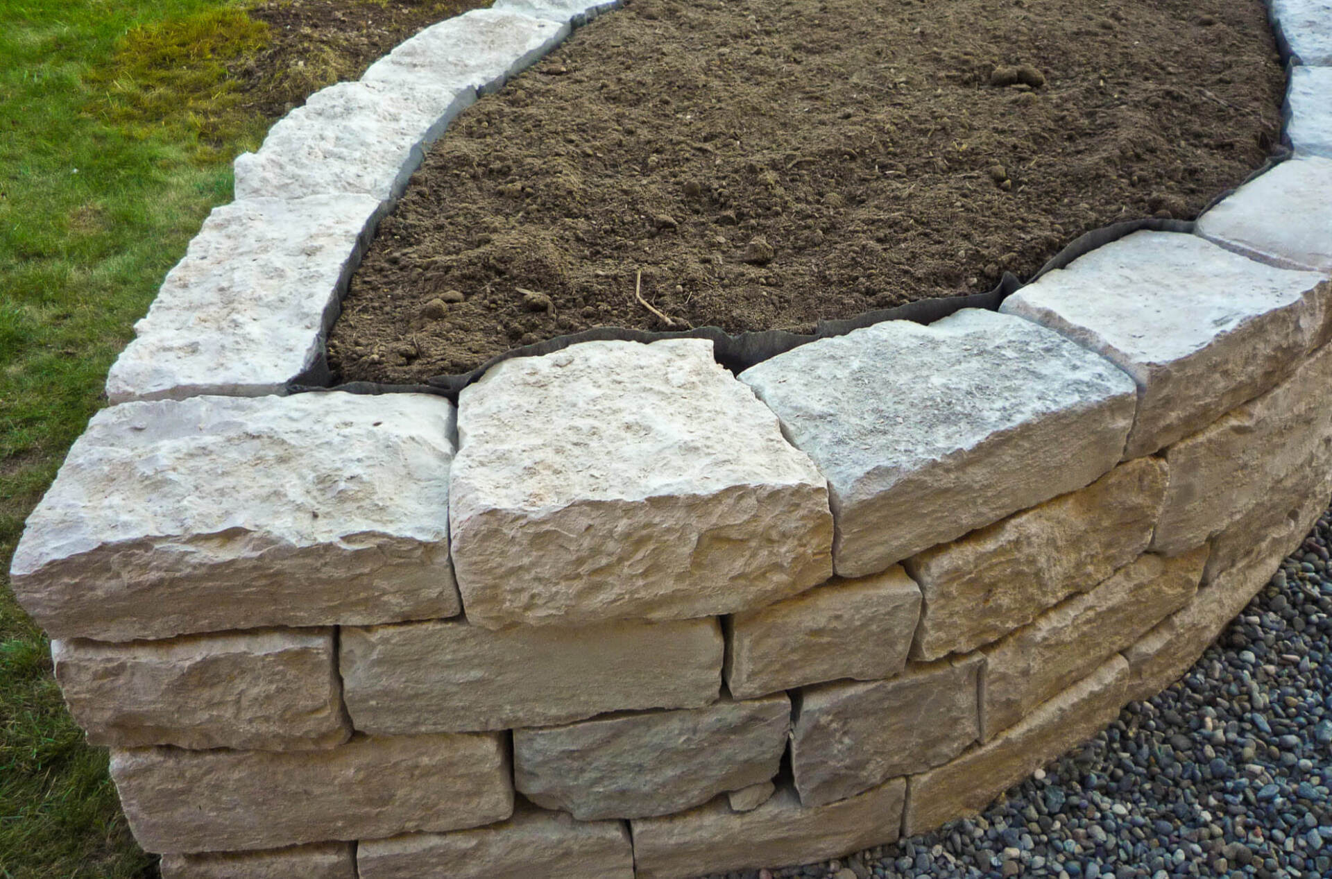 Gartenbau und Gartengestaltung Hochbeet Jurakalkstein