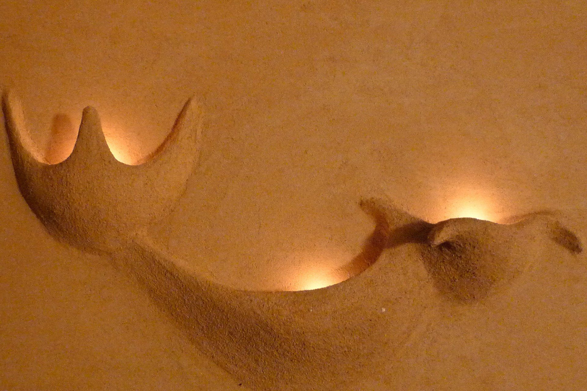 Gartenbau und Gartengestaltung Lehm Lichtschalen Küchenwand