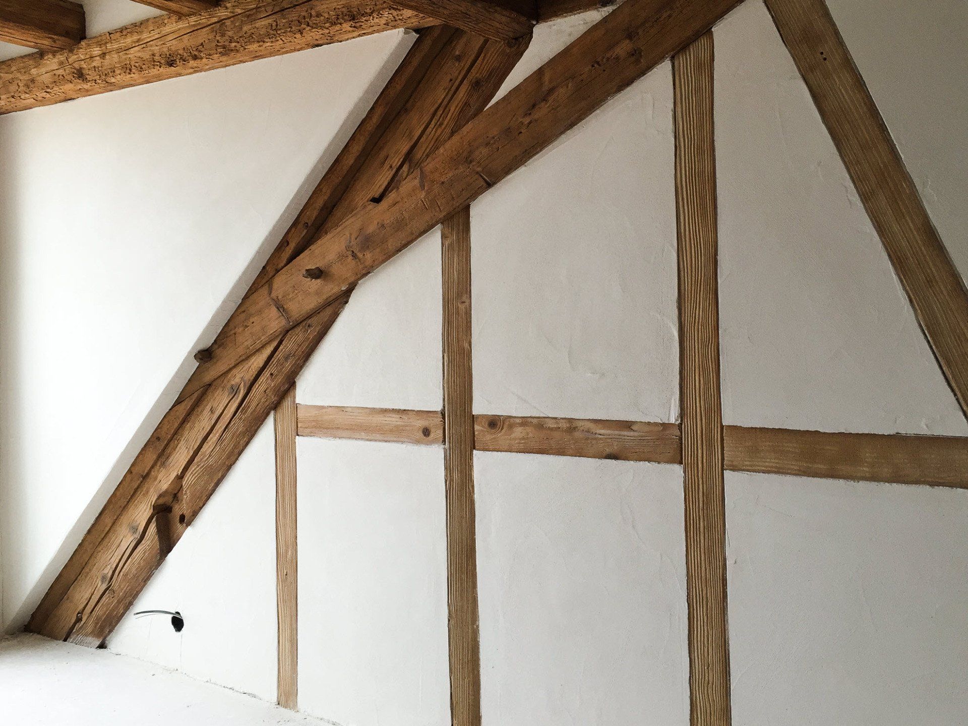 Gartenbau und Gartengestaltung Mehrfamilienhaus Lehmverputz