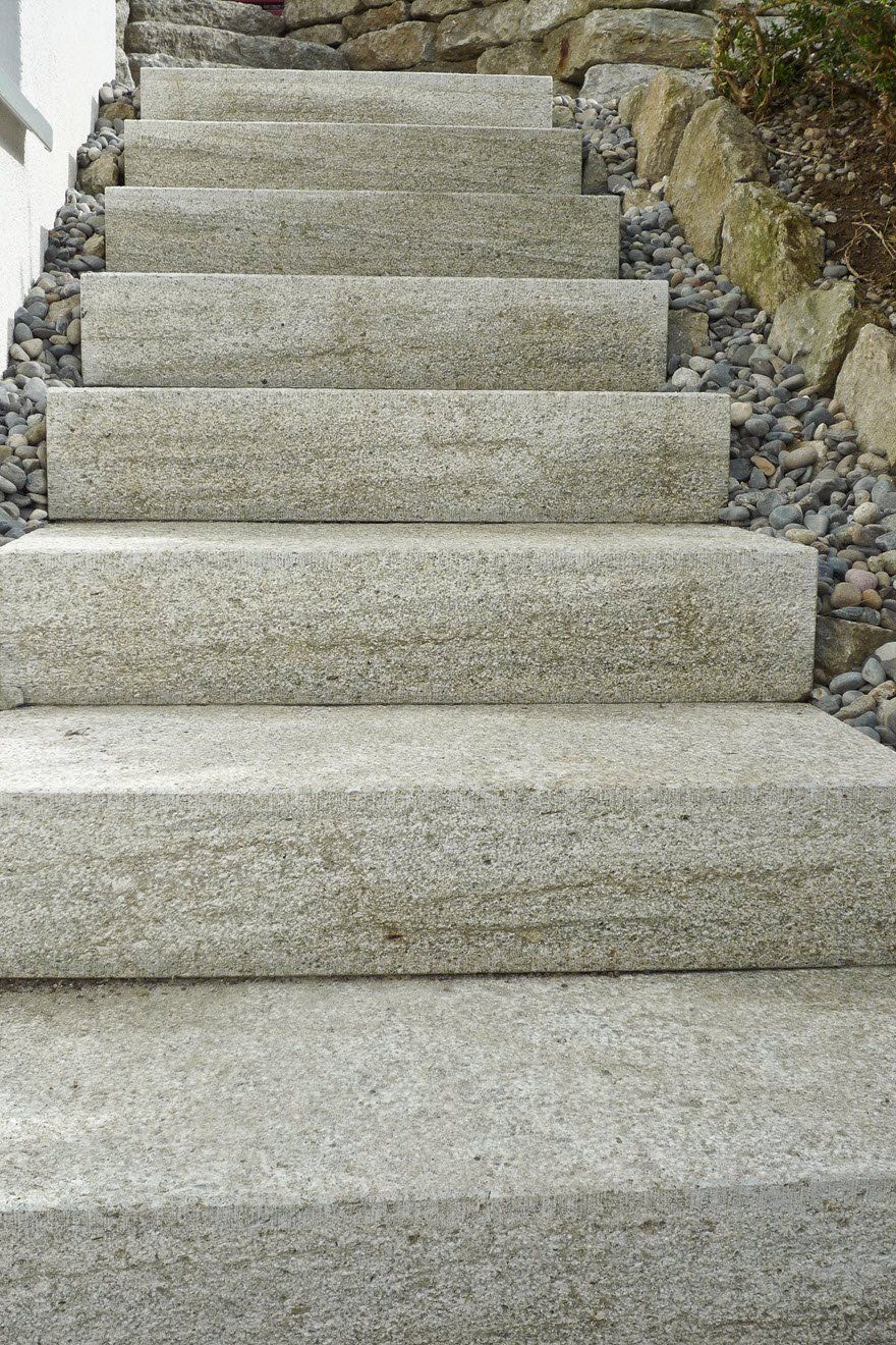 Gartenbau und Gartengestaltung Natursteintreppe