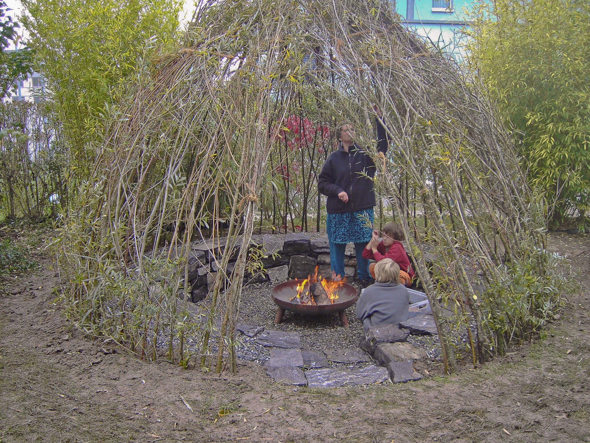 Gartenbau und Gartengestaltung Weidenkuppel Sichtschutz