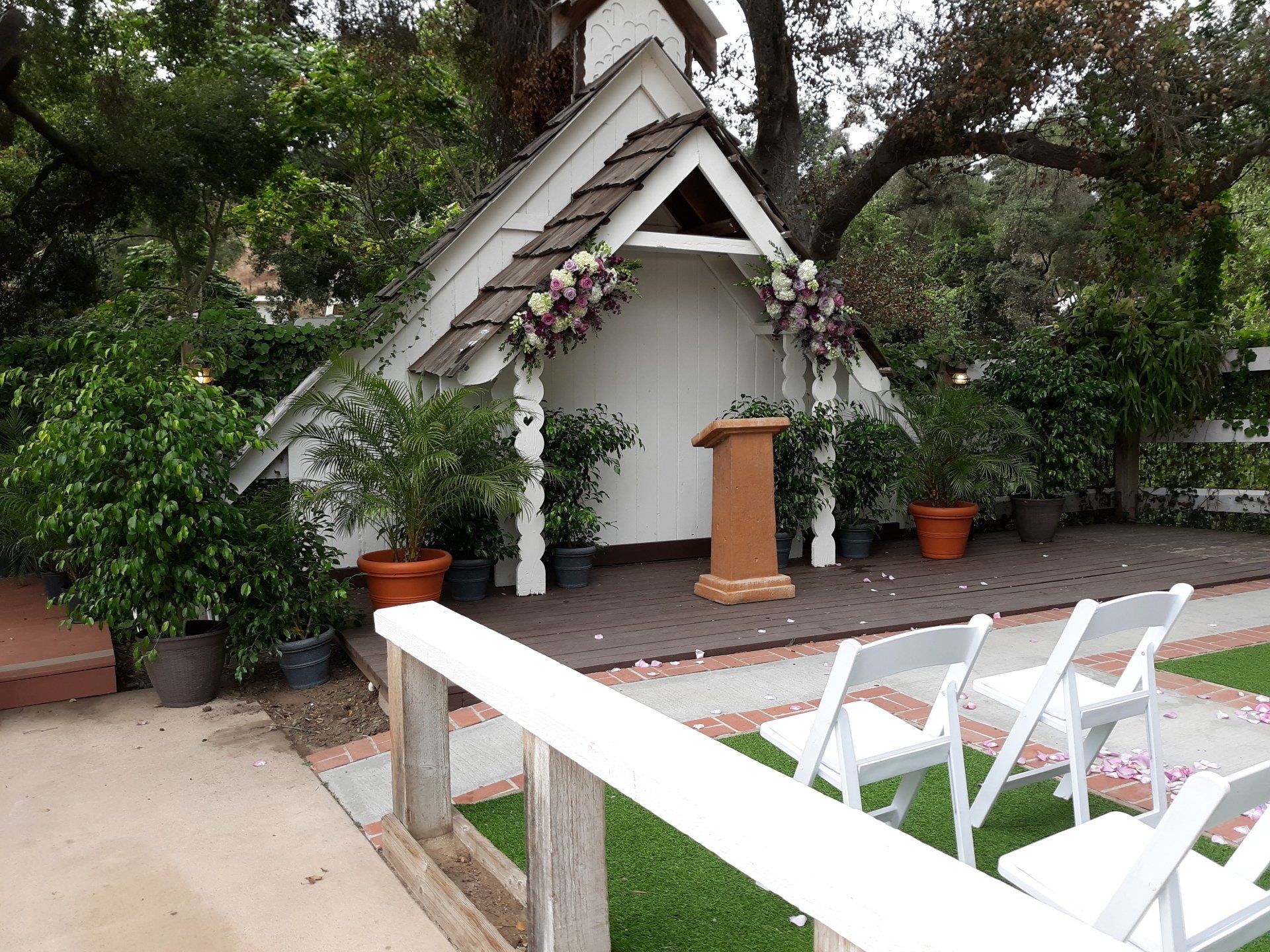 A small white building with a podium in front of it