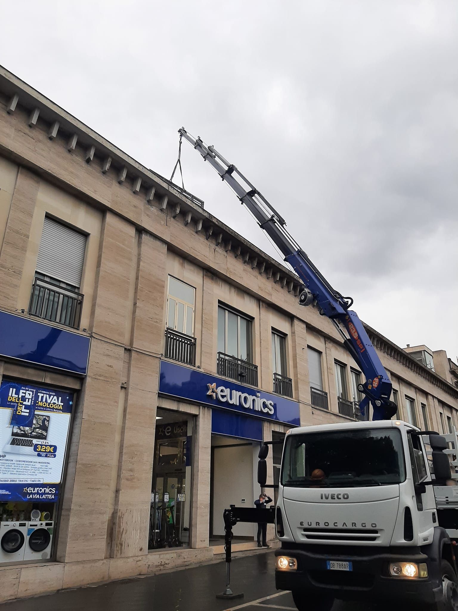 piattaforma aerea con operatore 1