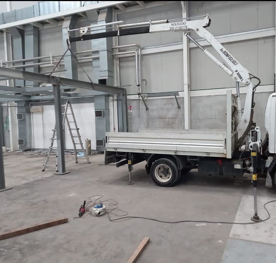 piattaforma aerea con operatore 2