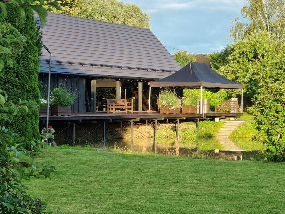 Svinību klēts svinībām svētkiem