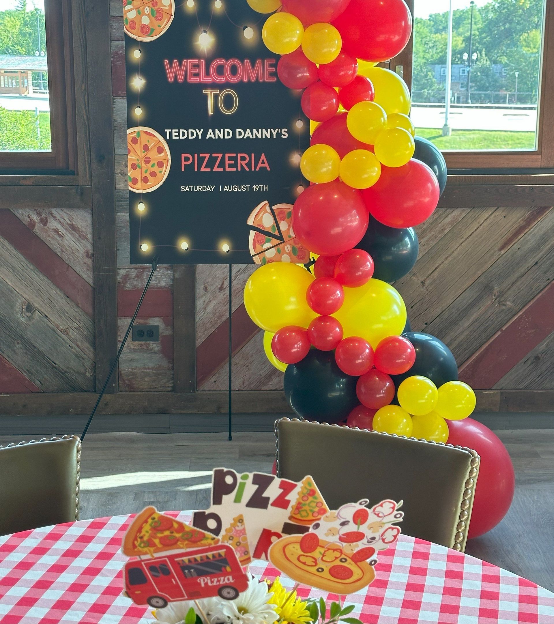 A sign that says welcome to teddy and danny 's pizzeria