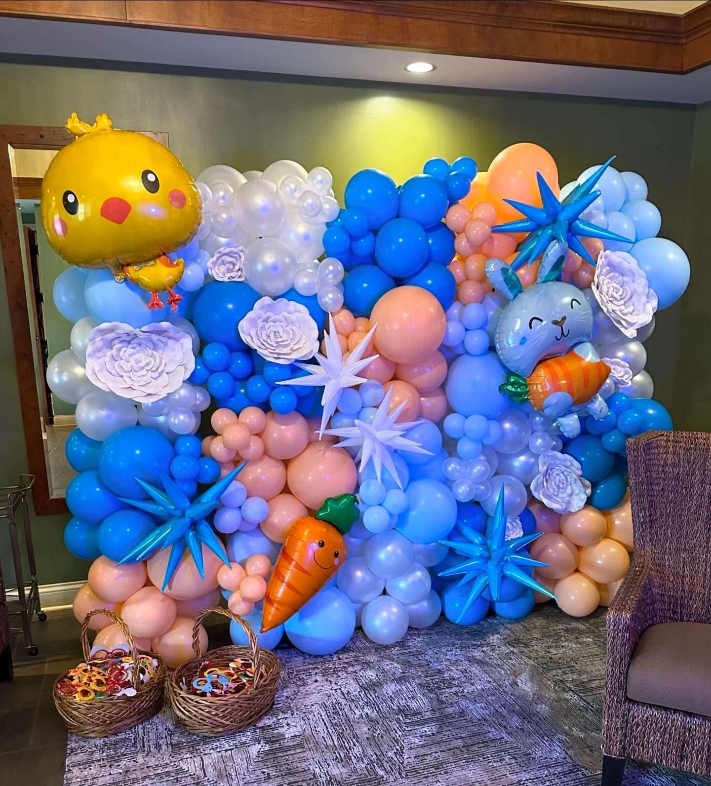 A room filled with lots of balloons and a chair.